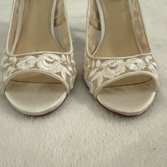 Betsey Johnson Adley Embroidered Evening Bridal Wedding Pumps Size 7.5 Ivory - Picture 11 of 16
